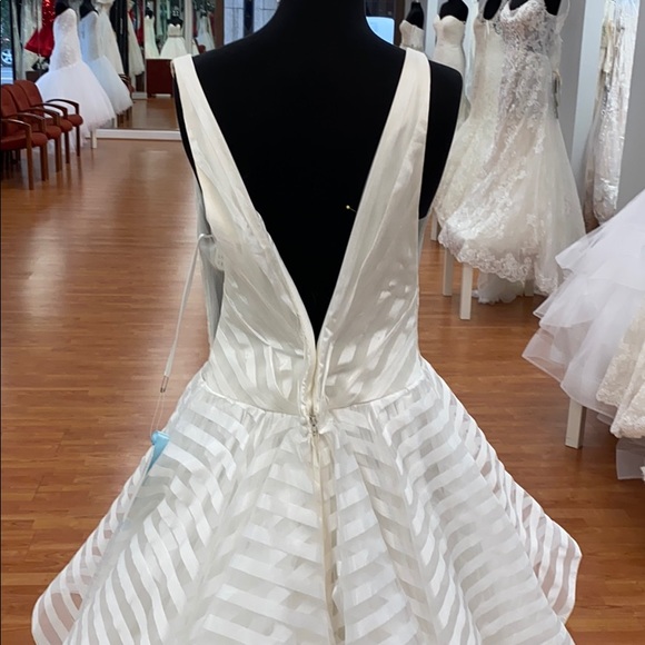 Ivory striped wedding gown - Picture 5 of 8